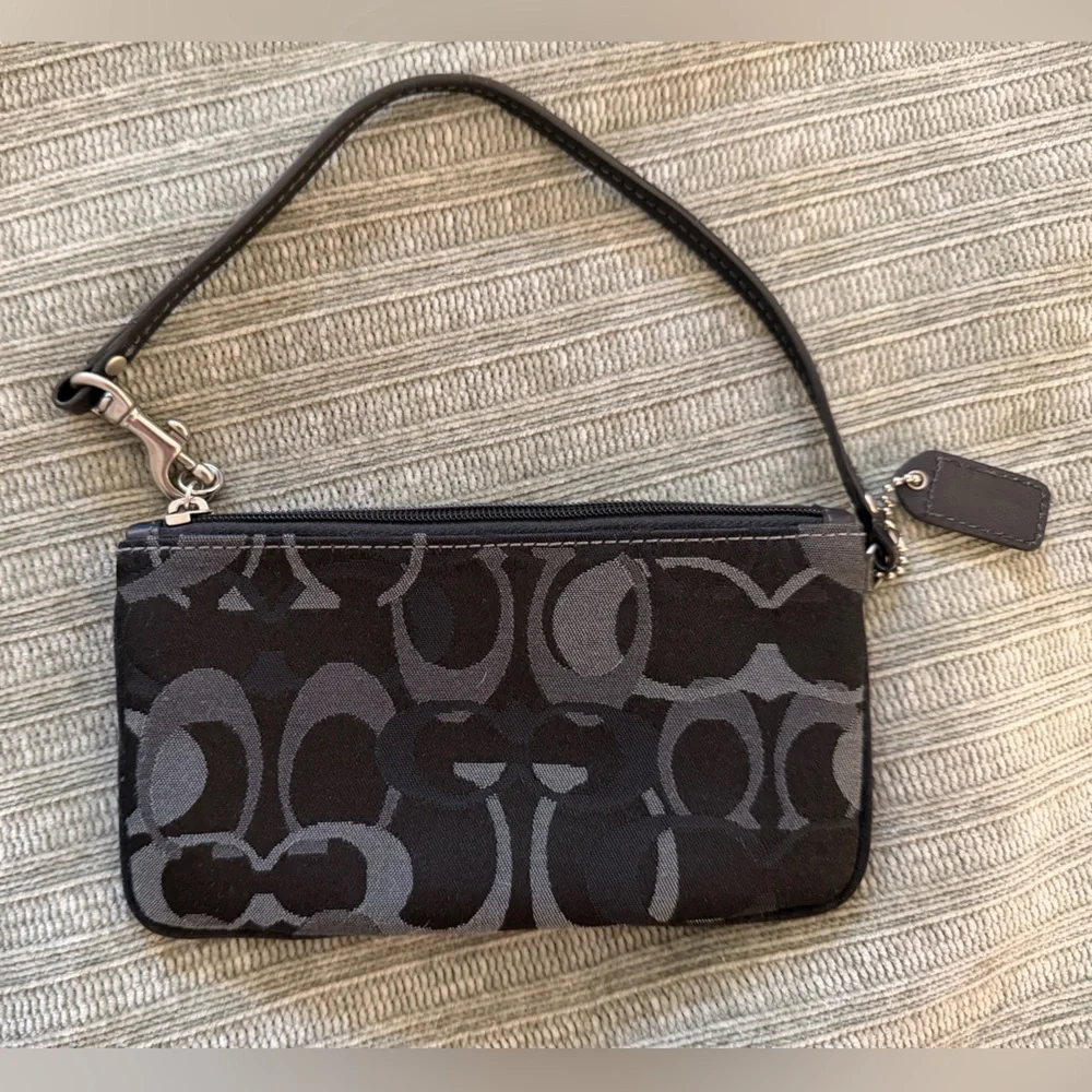 Vintage Coach Wristlet - Picture 2 of 3